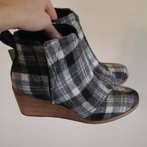Toms Black and Gray Plaid Ankle Boots